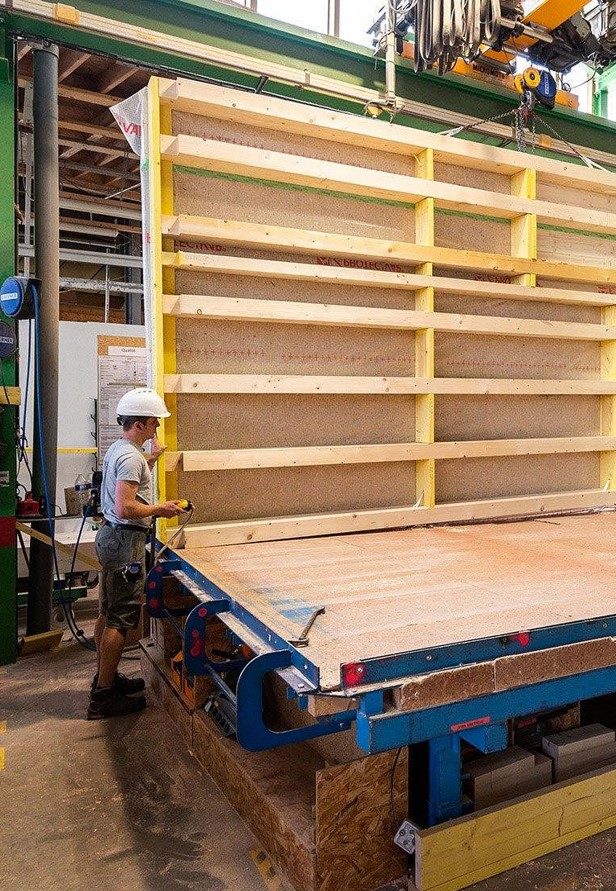 Des murs, planchers, façades, voiles en bois<br><em>fabriqués dans nos usines en France</em>